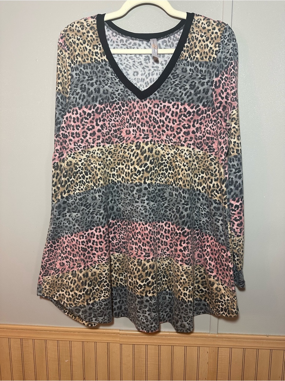 Women’s Multicolored Leopard Print V-Neck Long Sleeve Top Boho Casual Flowy